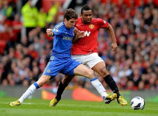 Manchester United's Anderson (R) vies with Chelsea's Oscar at Old Trafford on May 5, 2013